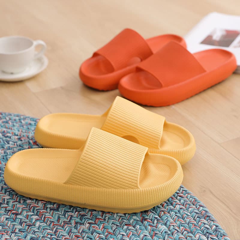 Trendy Cloud-Like Thick Sole Slippers for Summer Home Bathroom Non-Slip Lightweight Couples Slippers Men Women Wholesale