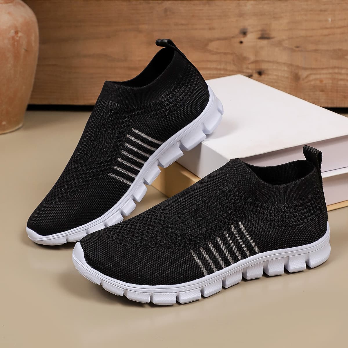 New Large Size Flyknit Slip-On Low-Top Casual Shoes Lightweight Comfortable for Women and Men