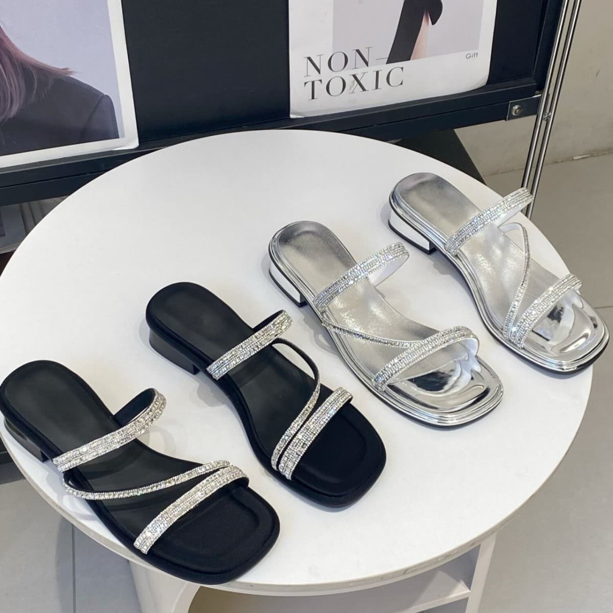 French Rhinestone Slippers for Women Summer 2026 New Mid Heel Chunky Heel Sandals to Match Dresses Stunning One-Strap Slide Sandals