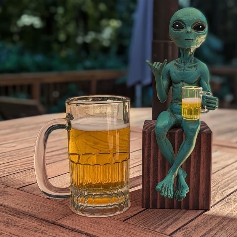 Cross-border Wine Glass Resin Crafts Funny Alien Statue Resin Sculpture Wholesale