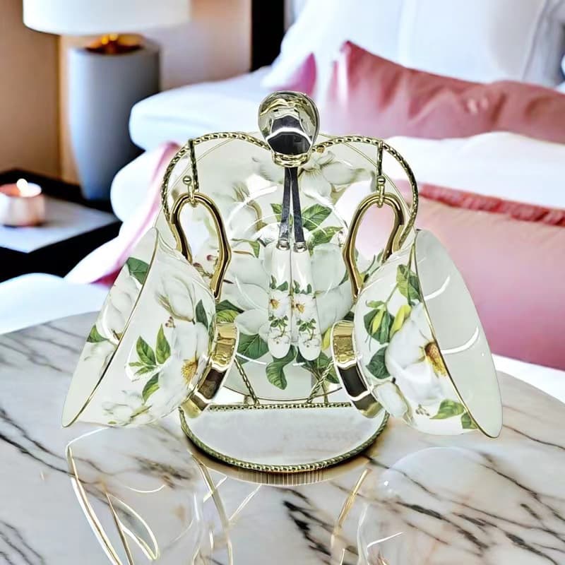 European Bone China Coffee Cup and Saucer Couple Set Gold-Traced Ceramic Cup Afternoon Tea Black Tea Cup with Stand Gift Box