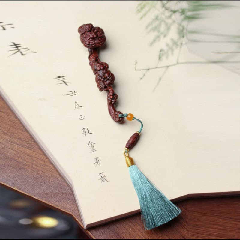 Agarwood small-leaf rosewood carved Ganoderma lucidum Ruyi ornaments handle pendant jewelry stationery home decoration gifts
