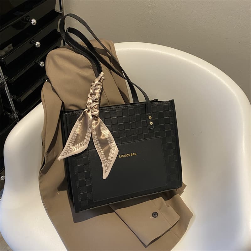 Silk Scarf Decorated Stylish Commuter Bag for Women 2022 Autumn/Winter New Arrival Trendy Elegant Shoulder Tote Bag