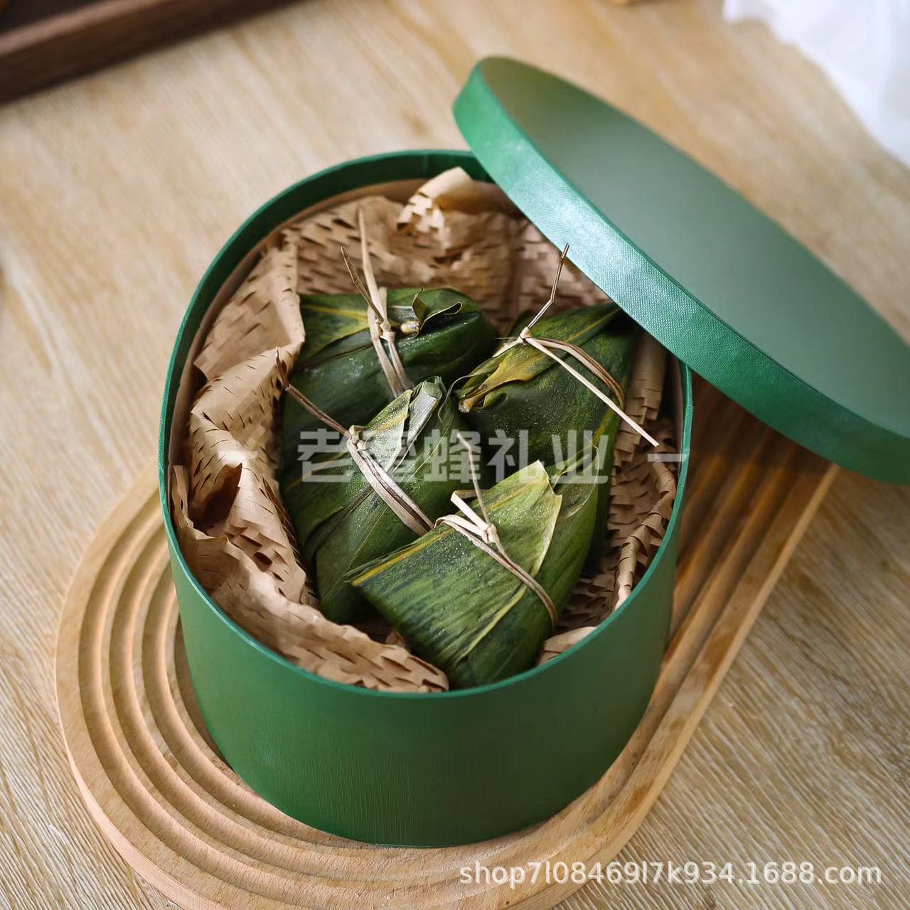 Green Oval Zongzi Gift Box for Dragon Boat Festival, Kraft Paper Box with Festival Waistband for Souvenirs