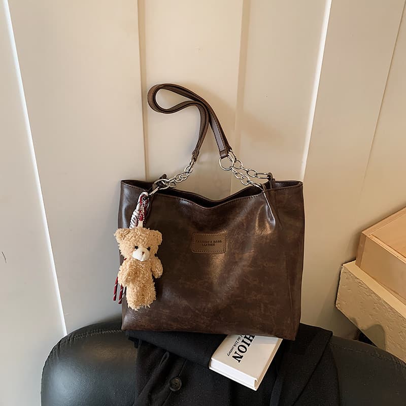 Large capacity tote bag for women 2026 summer new fashion shoulder bag college student class commuting bag armpit bag