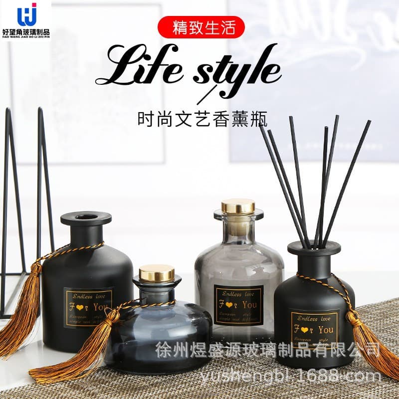 Manufacturer wholesale fireless aromatherapy bottle ornaments air purification aromatherapy bottle spray color aromatherapy bottle big belly glass empty bottle