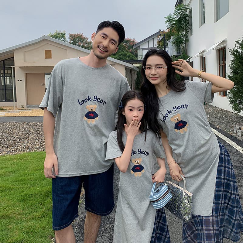 Family Matching Summer Outfits for a Family of Three, 2026 New Style, Bear Embroidery, Gray T-Shirt, Pure Cotton Short-Sleeve Mother-Daughter Dress