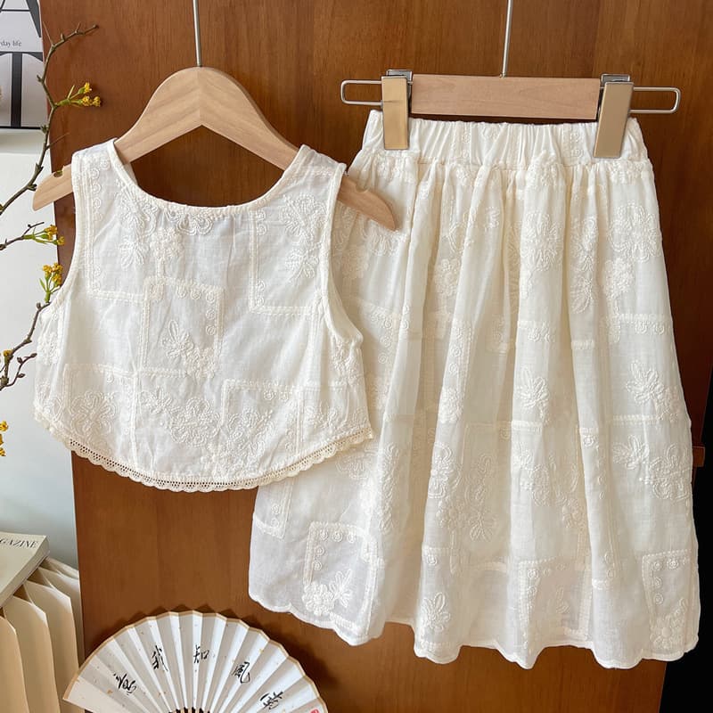 Girls' lace embroidered round neck sleeveless top suit summer 2026 new elastic waist skirt two-piece set