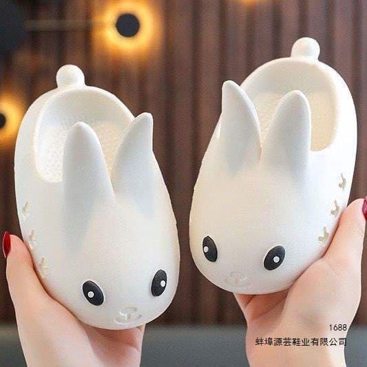 Summer Cute Kids' Sandals Boys Girls Closed-Toe Clog Non-Slip Indoor Bath Soft Sole Slippers