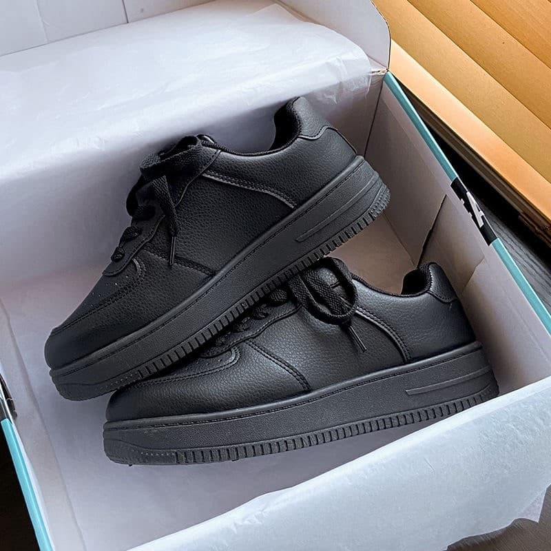 Black sneakers for women 2026 new lightweight soft-soled women's shoes college style casual versatile sports shoes outdoor small black shoes