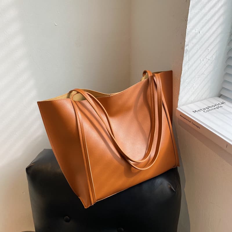Retro Large Capacity Bag for Women 2025 New Trendy Fashion Retro Tote Bag Versatile Niche Shoulder Bag with Matching Pouch