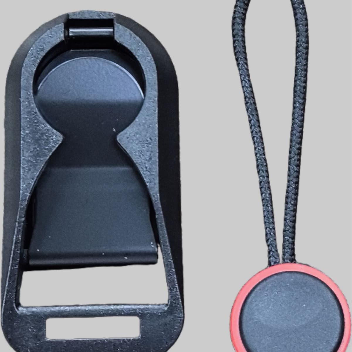 Quick-release buckle for DSLR cameras, quick-release buckle for camera shoulder straps, quick-release combination buckle for DSLRs and mirrorless cameras.