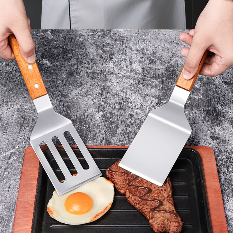 Stainless steel kitchen utensils frying spatula, leaking spatula, cooking spatula, teppanyaki barbecue stall steak pancake, tofu wooden handle cooking spatula