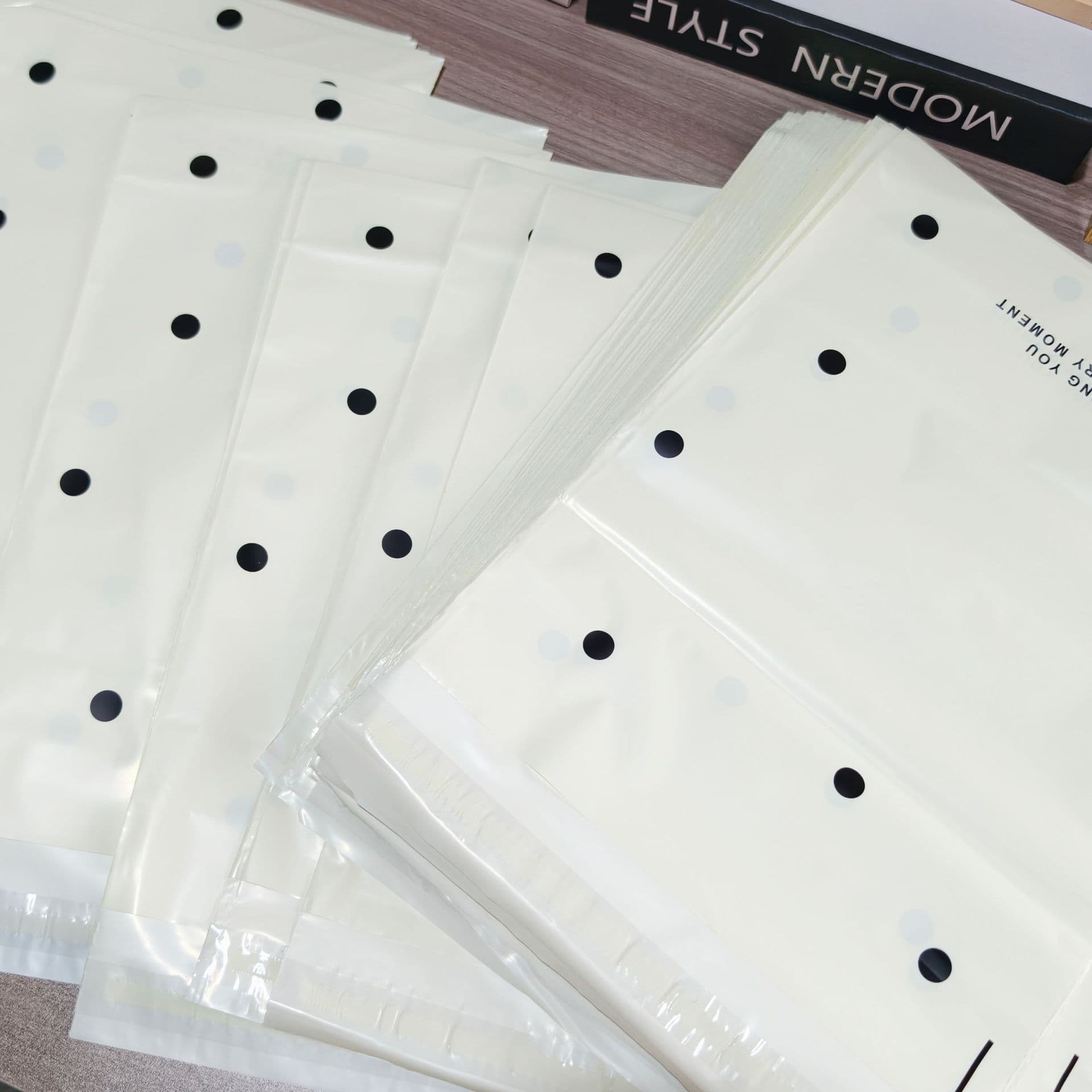 Waterproof express bag white polka dot express bag girly heart beige express packaging bag airplane box clothing packaging bag