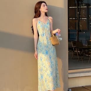 French Beach Vacation Style Floral Camisole V-Neck Dress for Women, Summer New Waist-Cinching Beautiful A-Line Long Dress
