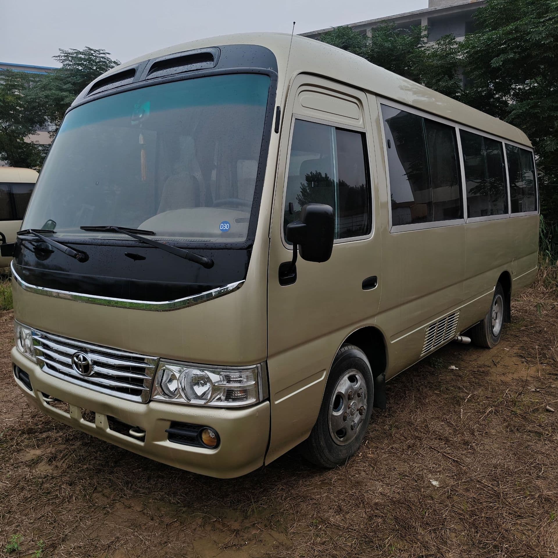 Business Luxury Bus Coach Cross-border Export Premium Used Toyota Coaster Diesel Version Minibus Coaster