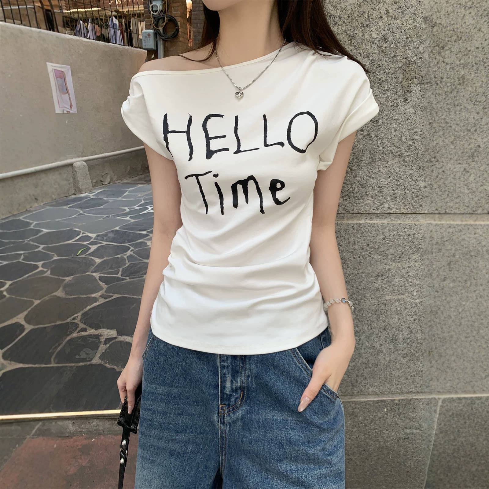 Lazy style slimming letter slanted shoulder short-sleeved T-shirt for women summer design sporty sweet girl casual Korean style top