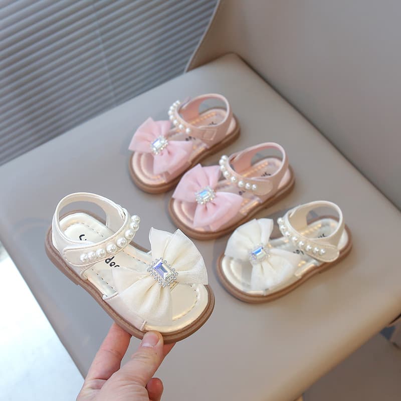 Girls Pearl Sandals Summer New Children's Flat Soft Sole Anti-Slip Princess Sandals Crystal Bow Sandals Trendy
