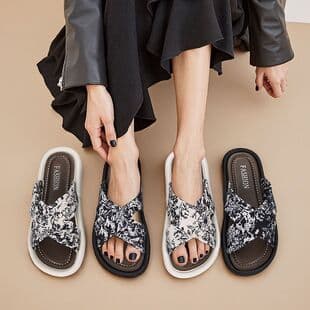 Thick Sole Women's Slippers 2025 Summer New Cross Toe Slippers Cloud Soft Sole Fashion Casual Slippers