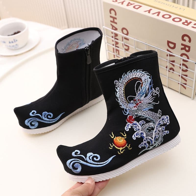 Spring and Autumn Ancient-style Boys' Hanfu Boots, Classical Soap Boots, Feiyu Costume, Ming Dynasty Style Chinese Performance Children's Embroidered Shoes