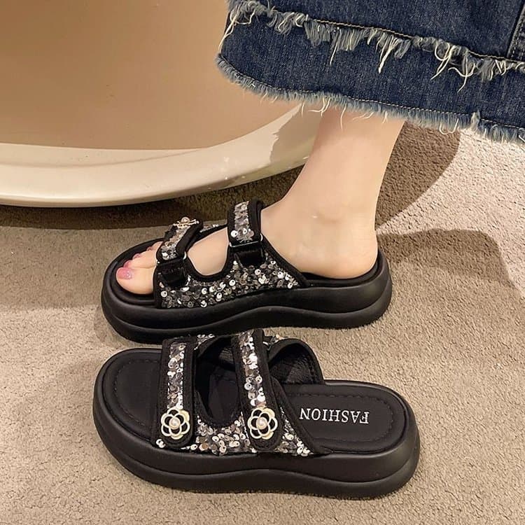 Xiaoxiang Style Women's Sandals 2026 New Summer Outdoor Versatile Fashion Thick Sole Fairy Style Sandals for Dresses