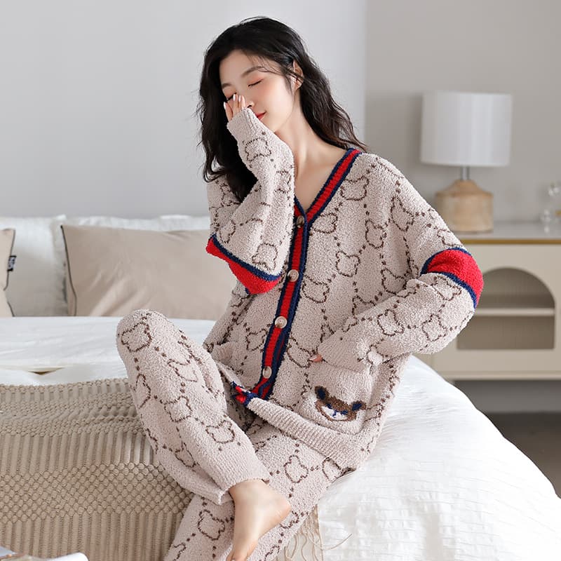 [Soft Half Velvet] Western Style Pajamas for Women in Autumn and Winter Loose Coral Velvet Thickened Warm Suit that can be worn outside