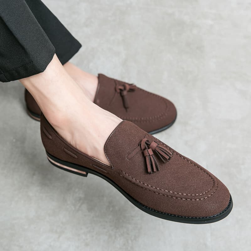 Pointed Toe Slip-On Loafers Suede Summer Casual Leather Shoes Men British Tassel Moccasins Fashion Shoes