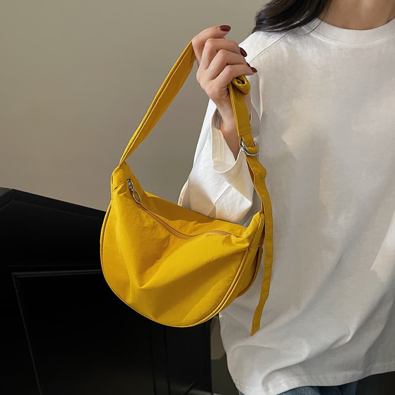 Versatile Women's Single Shoulder Crossbody Nylon Dumpling Bag Summer Fashion Casual Solid Color Moon Bag Trendy