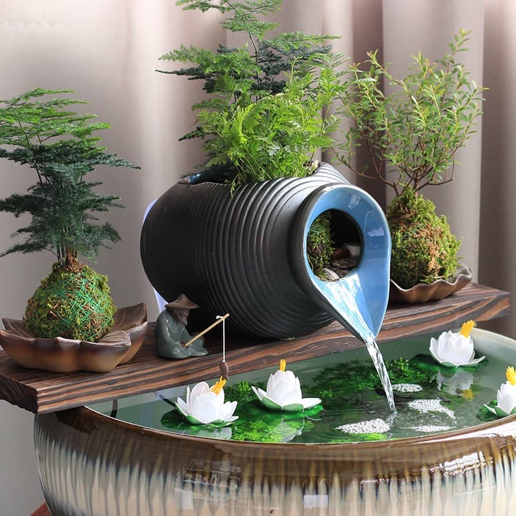 Ecological aquarium, traditional fishkeeping method, open-top ceramic jar, flowing water ornament, circulating filter accessories, DIY garden landscaping.