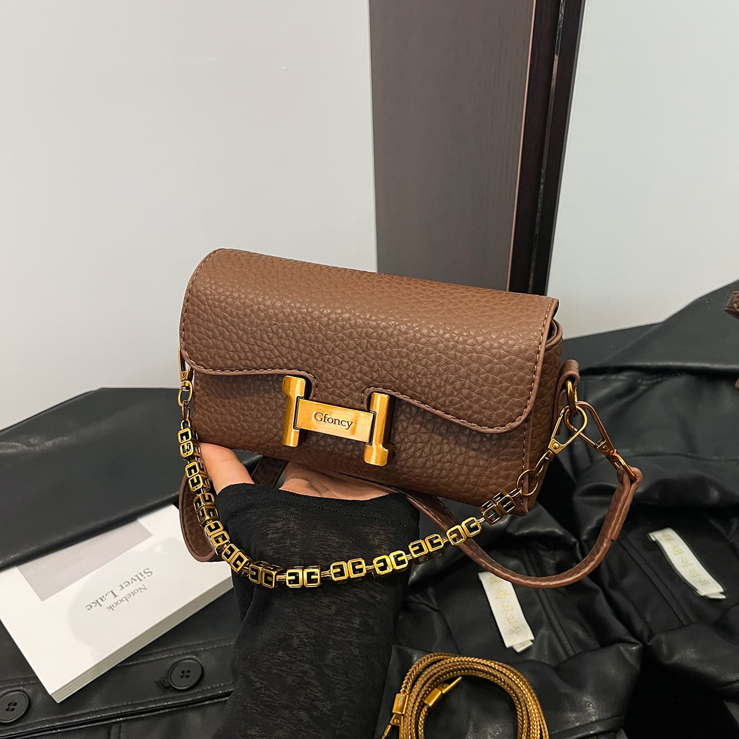 2025 Niche Versatile Trendy Underarm Square Bag Retro Women's Bag New High-Quality Texture Korean Style Chain Crossbody Bag
