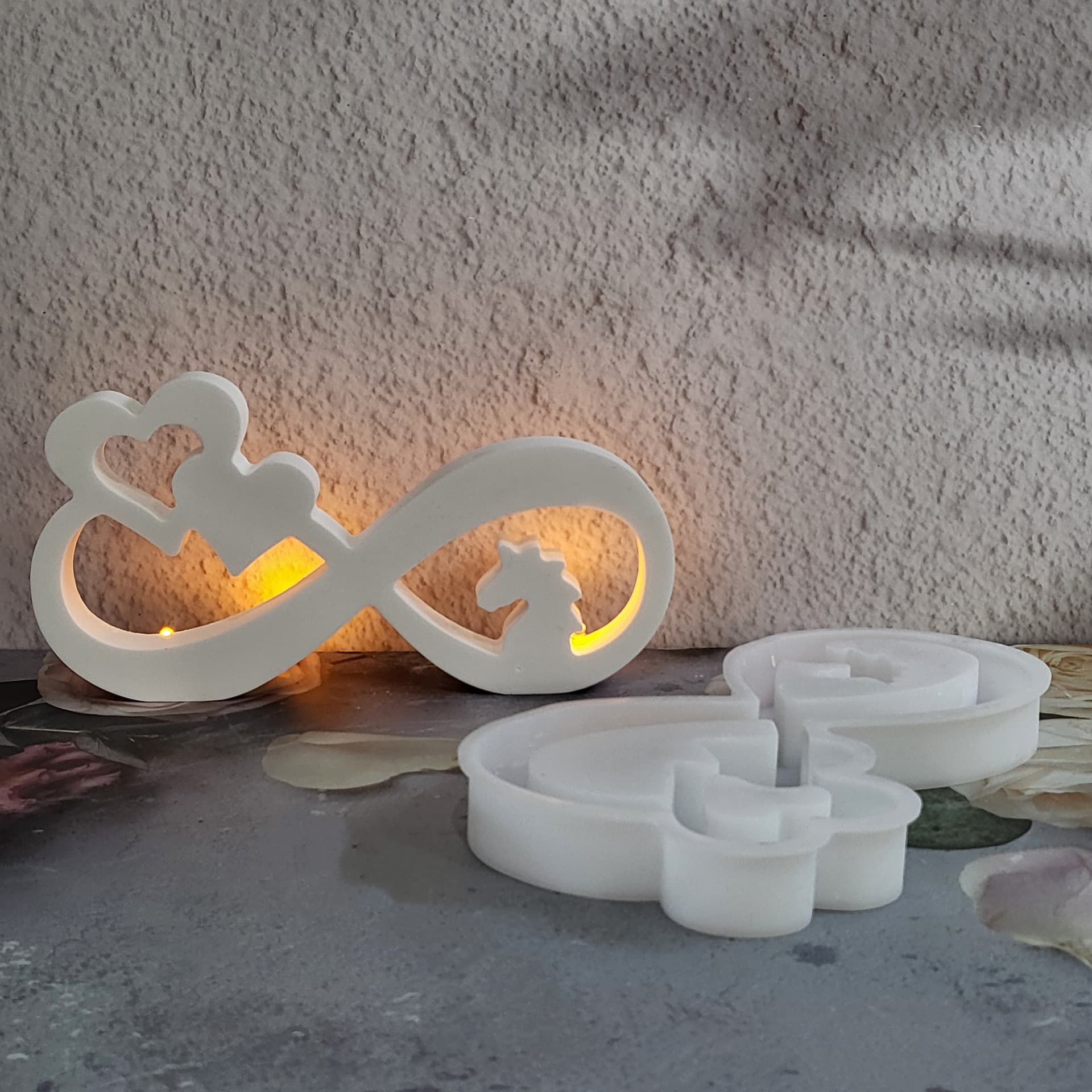S2434 Infinite Love Horse Head Symbol Ornament Desktop Decoration Cement Plaster Mold DIY Silicone Mold