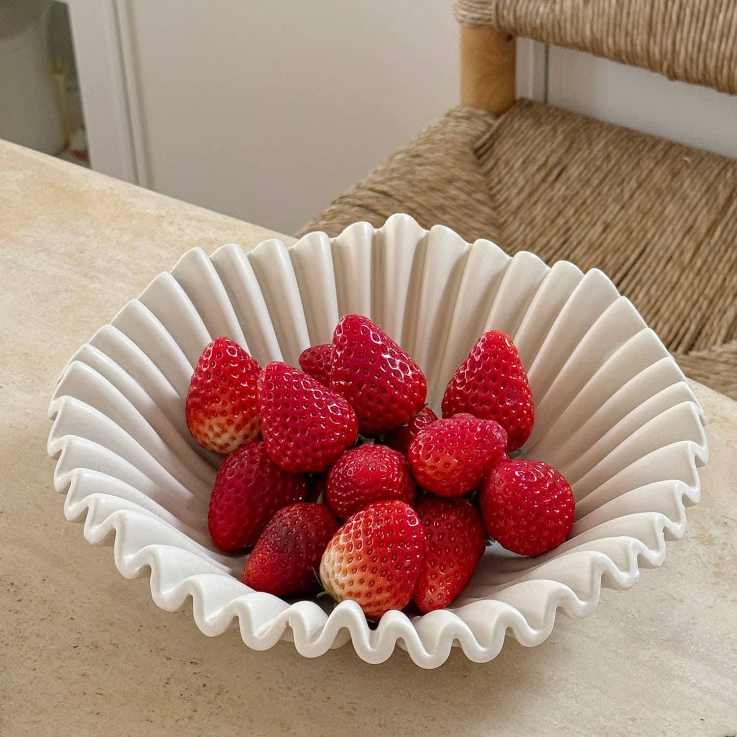 Light Luxury Minimalist Ceramic Fruit Bowl, European Style Home Candy Snack Fruit Plate, Coffee Table Dry Fruit Storage Tray, Salad Bowl