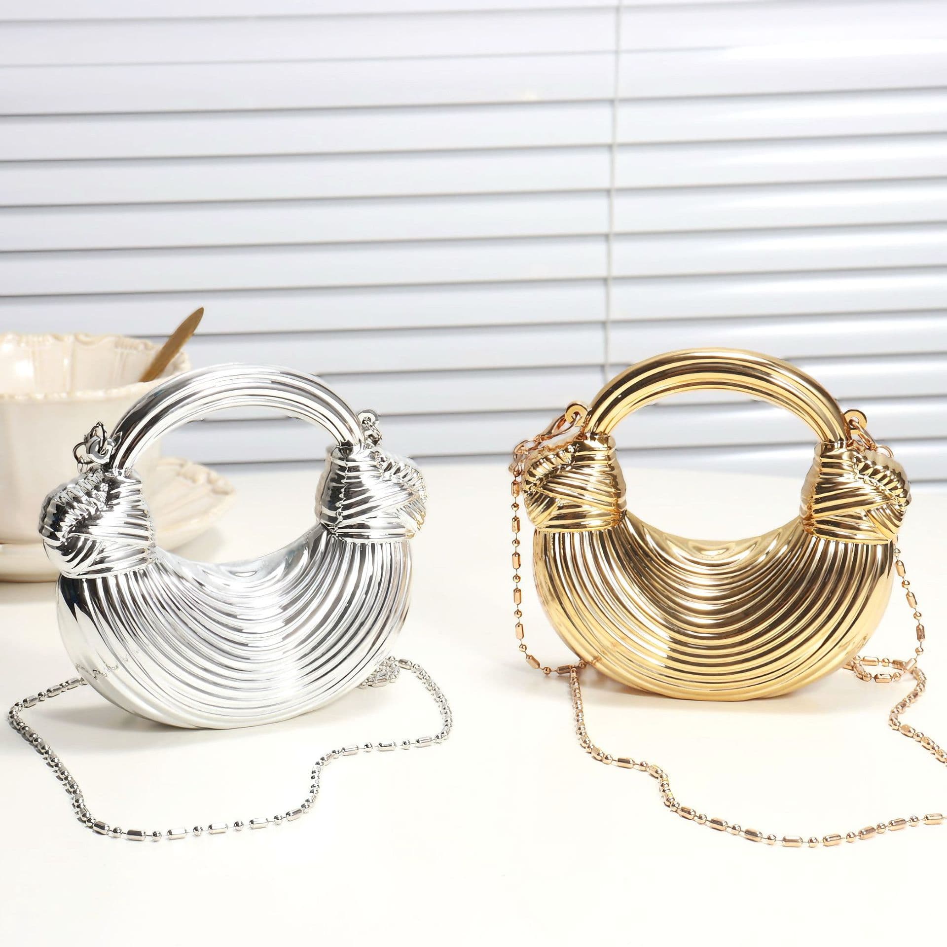 Acrylic Bag for Women 2025 Design Versatile Shoulder Crossbody Bag Chain Clutch Bag European and American Retro Shell Bag