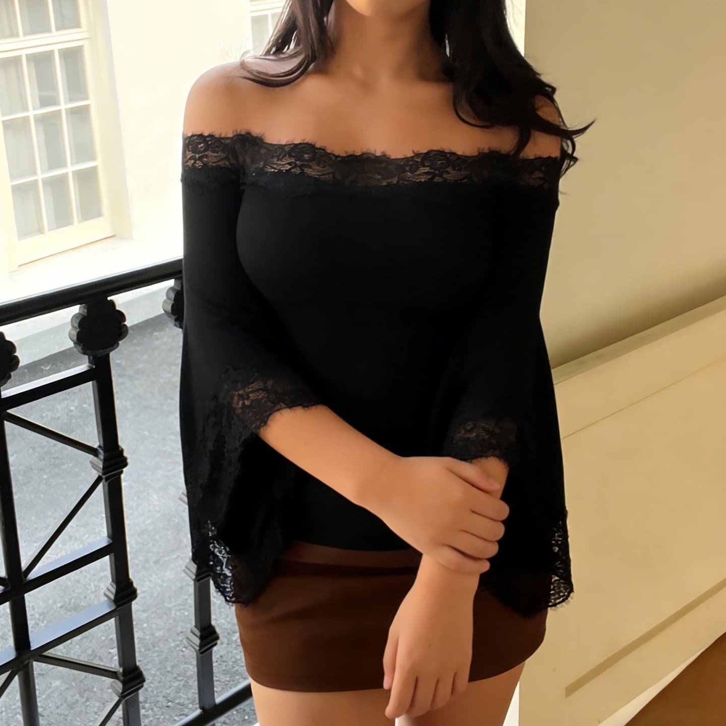 European and American Style Elegant Lace Patchwork Off-Shoulder Long-Sleeve Top with Flared Sleeves and Solid Color T-Shirt