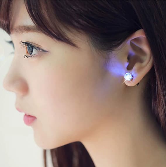 LED Glowing Stud Earrings * Bar Nightclub Trendy Couple Halloween Birthday Gift Luminous Flashing Earrings Colorful