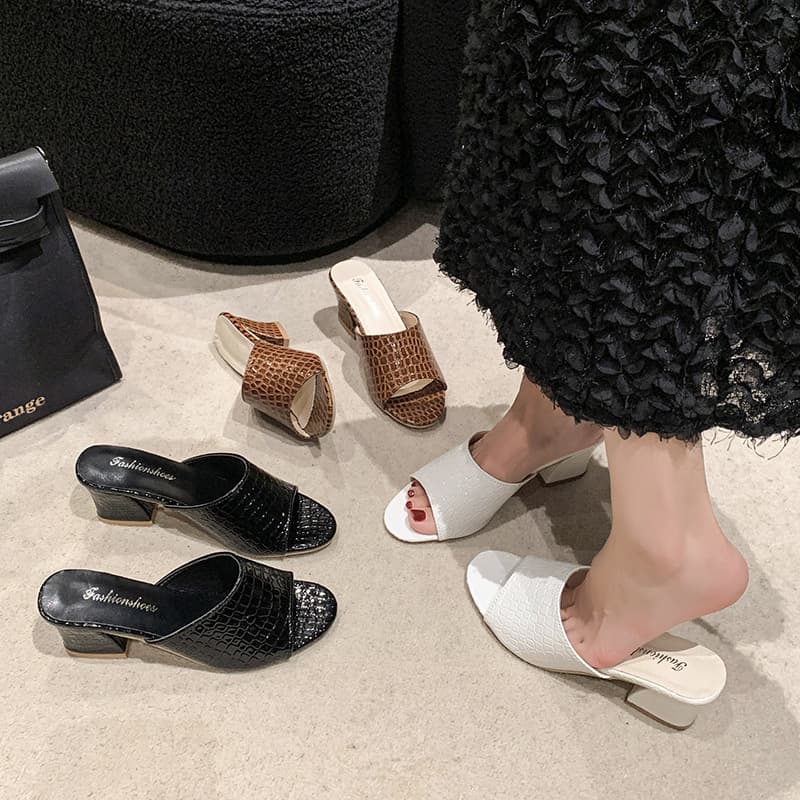2025 Summer New Plus Size Solid Color Versatile Square Toe European and American Export One-Band Women's Chunky Heel Sandals