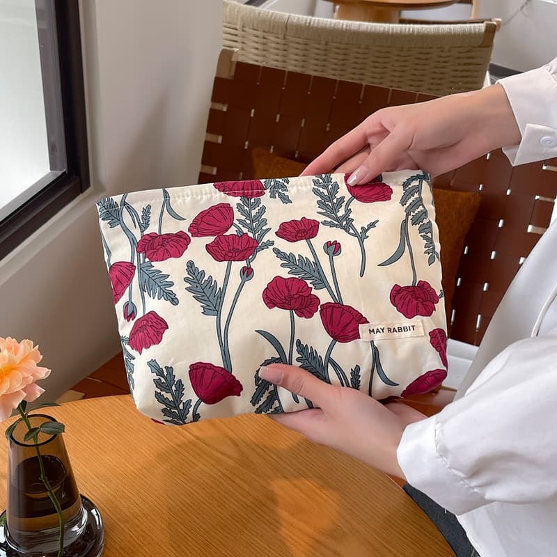 Ins style fresh and sweet floral cosmetic bag large capacity toiletry bag cute portable object storage bag clutch bag