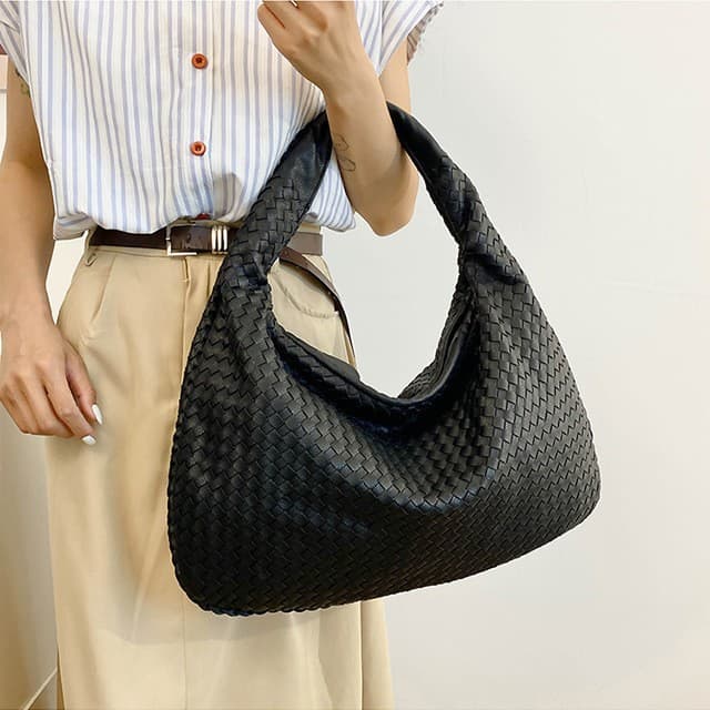 Hot Selling New Women's Bag, Fashionable Trendy Style, Versatile Shoulder Crossbody Handbag, Light Luxury Woven Bag