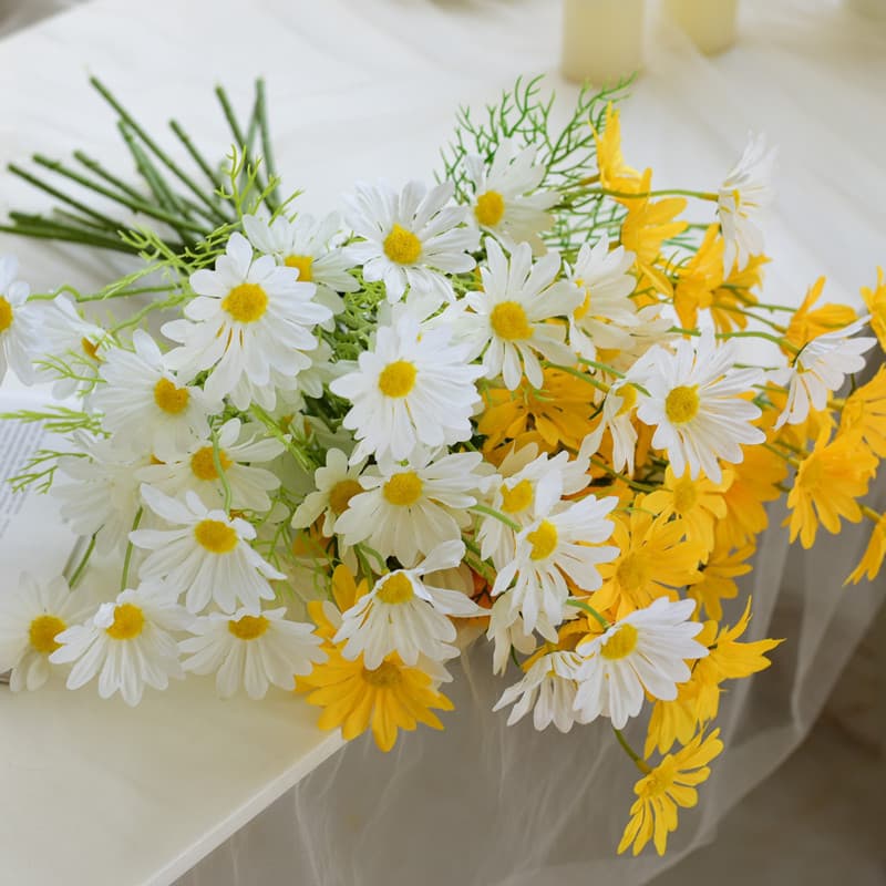 5-Head Artificial Chamomile Dutch Chrysanthemum Plastic Fake Flowers Silk Flowers Home Decoration Ornaments Factory Wholesale