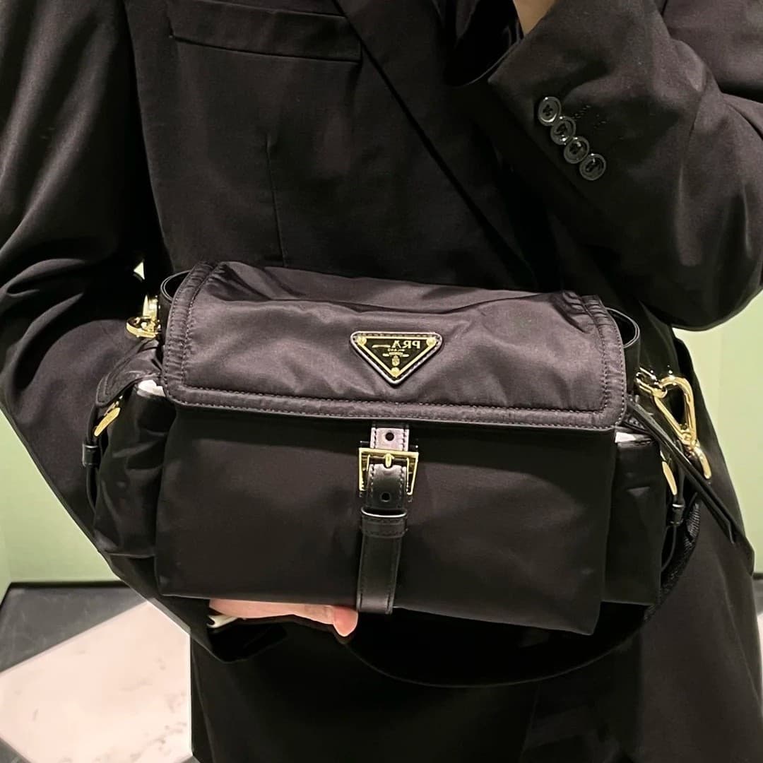 LaDa 2025 Trending Messenger Bag Premium Nylon Camera Bag Unisex Fashion Shoulder Crossbody Bag for Women