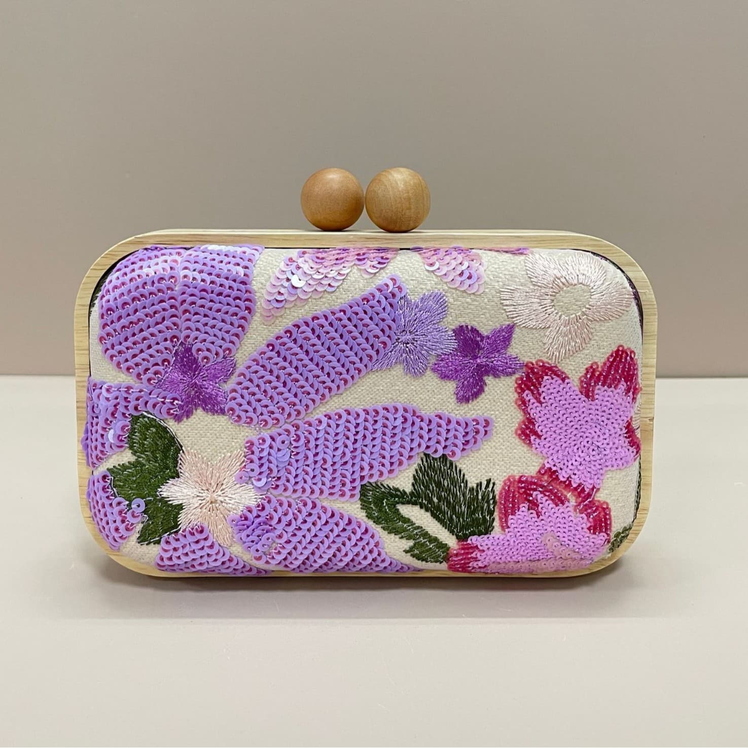 Foreign trade women's bag new dinner bag embroidered sequins floral random pattern ladies clutch bag chain wooden box bag