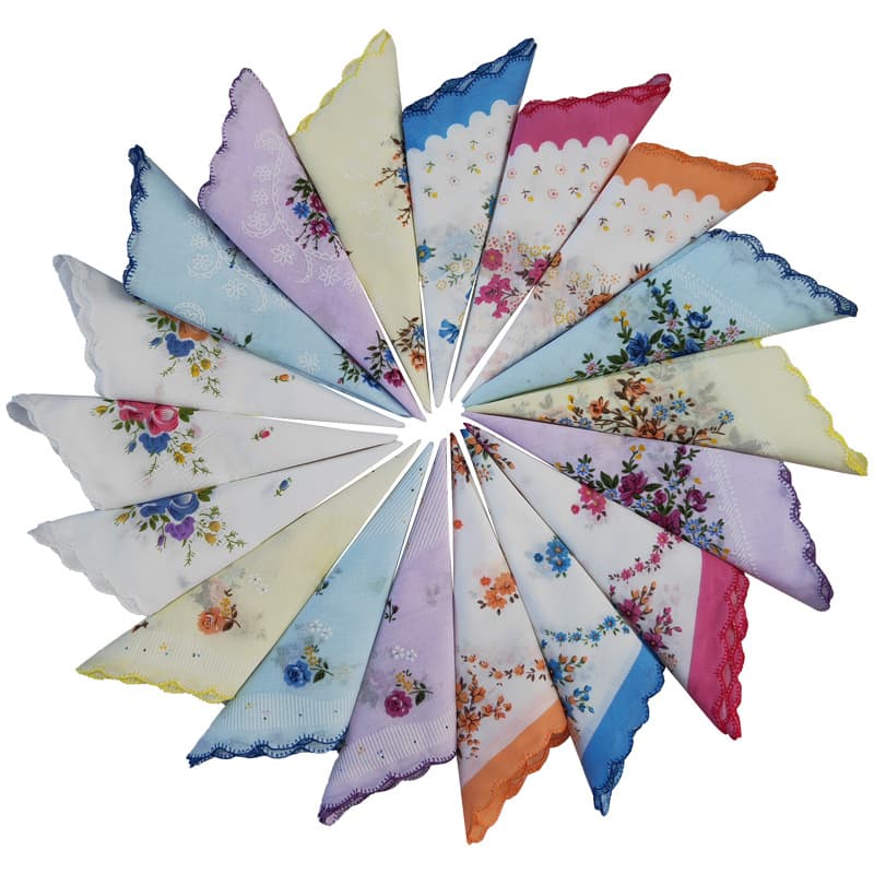 Small floral print, crescent-shaped trim, pure cotton women's handkerchief, white background, refreshing style.