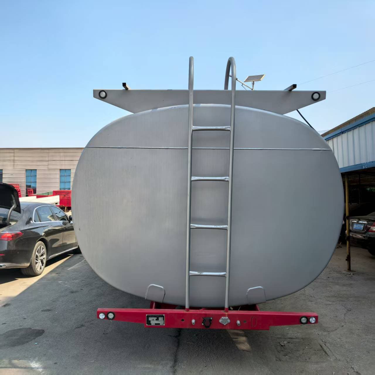 Export 50 Cubic Meter Cement Transport Tanker Bulk Cement Truck Carbon Steel Ash Discharge Tanker 40 Cubic Meter Powder Tank Trailer