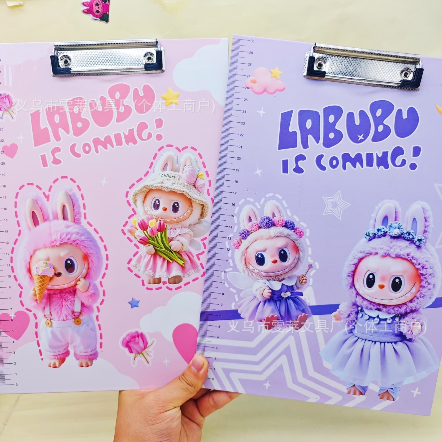Hot-selling LABUBU A4 clipboard, LABUBU themed board clip, student A4 thickened writing pad, source