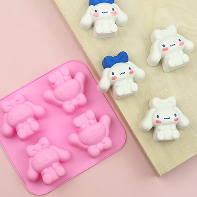 Xunwei In Stock 4-Link Cinnamon Dog Chocolate Mold Silicone Cake Mold Food Grade DIY Soap Mold