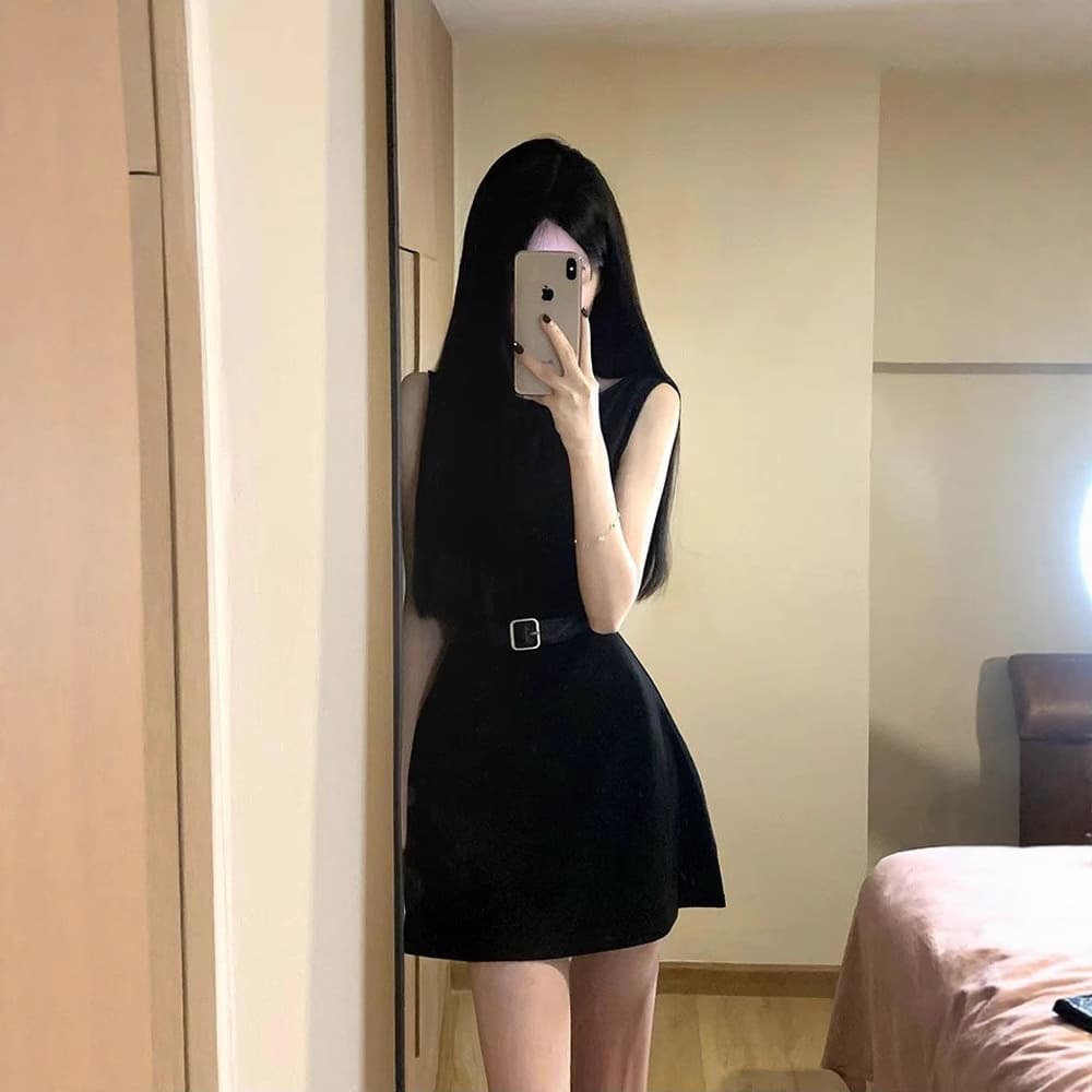 E28 French Style Pure Black Sleeveless Backless Dress for Women, Petite, High-End Waist-Defining Slim Fit