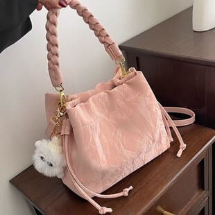 2026 High-End Fashionable Niche Pink Handbag New Women's Versatile Crossbody Bag Trendy Shoulder Bag Bucket Bag