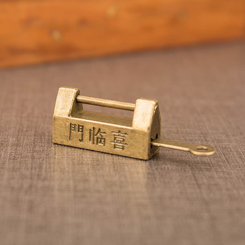 New Vintage Lock Antique Small Padlock Distressed Luggage Padlock Horizontal Opening Retro Brass Lock Old-Fashioned Ancient Lock