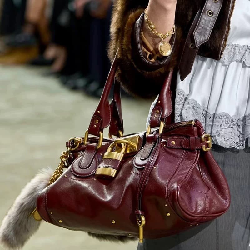 (In stock) Ins blogger Millennium Hot Girl retro distressed lock bag texture rivet women's handbag shoulder