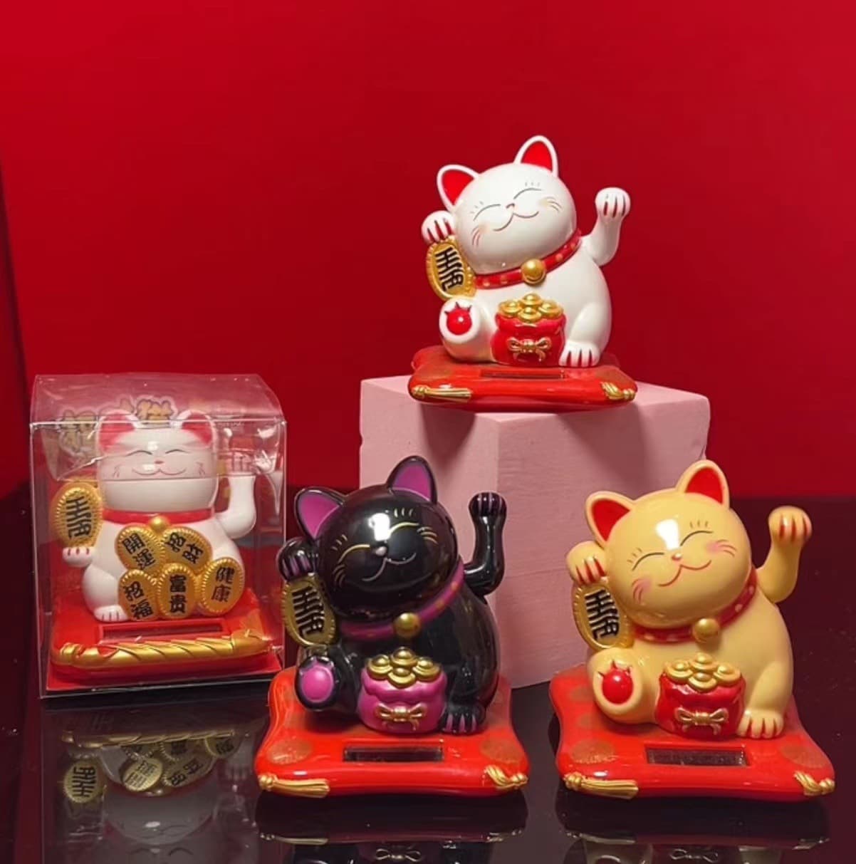 Wholesale 2.5-inch Small Waving Fortune Cat - Solar Waving Cat, Cake Baking Car Ornament, New Year Gift